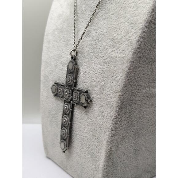 Vintage Pewter Cross Pendant Necklace 16 Inch Chain Religious Jewelry - Picture 3 of 7